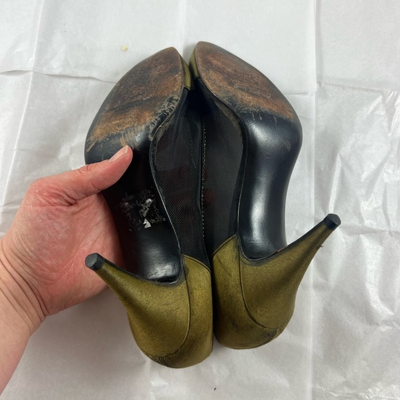 Stuart Weitzman Olive green black cut out point vintage heel - Picture 3 of 4